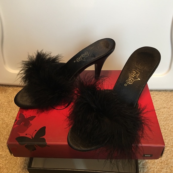 Vavavoom sexy little slippers - Picture 2 of 4